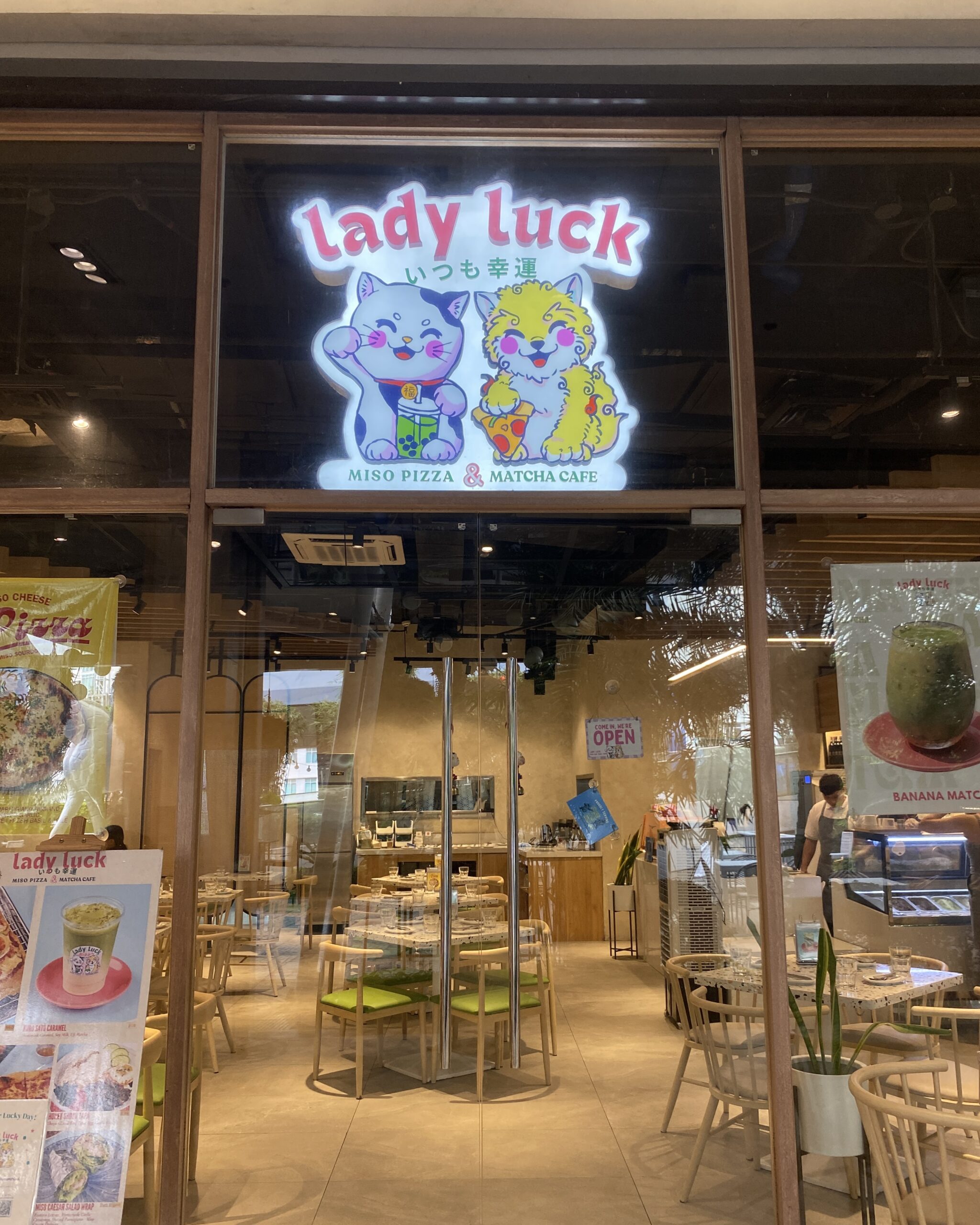 Entrance of Lady Luck Caf&eacute; at SM Aura Premier.
